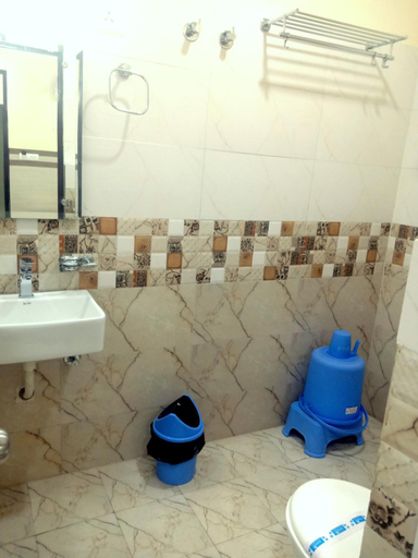 Bathroom 2, Hotel Shri Gourav, Bikaner