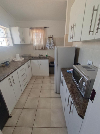 Others 4, Yellowstone Guest House, Ekurhuleni