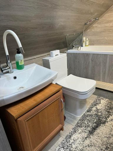 Bathroom 3, Не дорогои отель