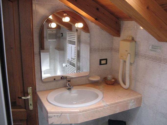 Bathroom 3, Hotel Petit Giles, Aosta