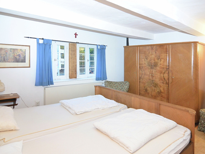 Bedroom 2, Altes Ferienhaus mit Sauna in Heinsberg, Olpe