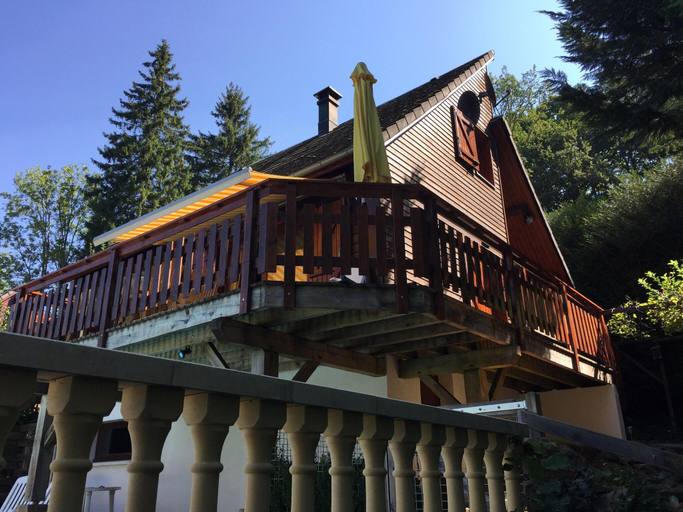 Exterior & Views 1, Poolside Bliss Near Lake, Cantal