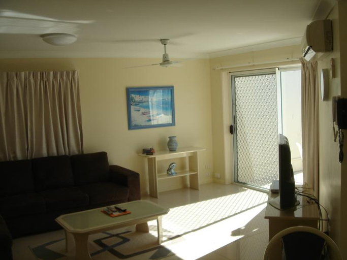 Exterior & Views 2, Le Lavandou Holiday Apartments, Gold Coast