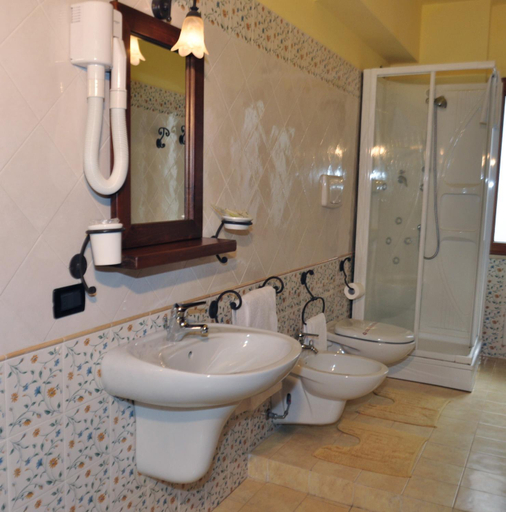 Bathroom 3, Hotel Miramonti, Reggio Di Calabria