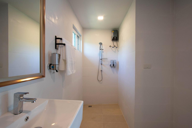 Bathroom 3, Hacienda Resort Mae Phim, Klaeng
