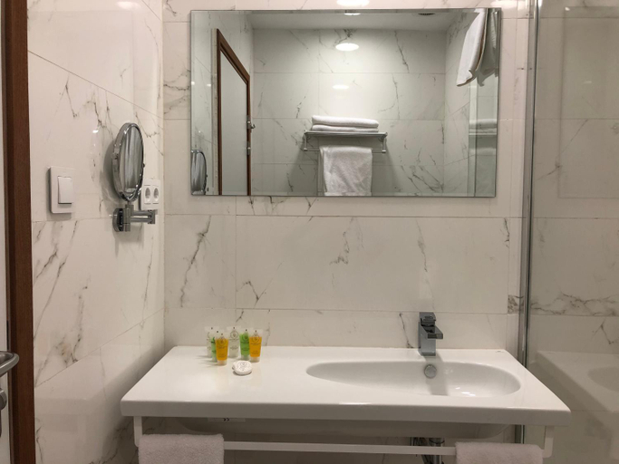Bathroom 2, HOTEL Vent-Dome Khaled Hotel & SPA, Bir El Djir