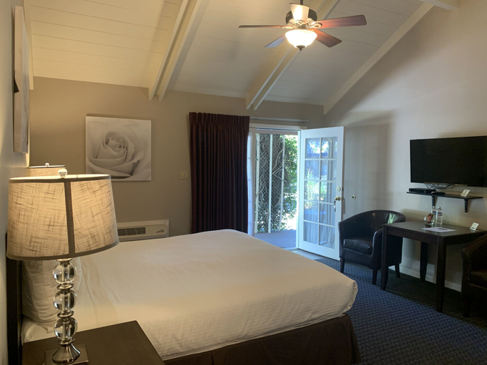 Bedroom 2, Golden Haven Hot Springs, Napa