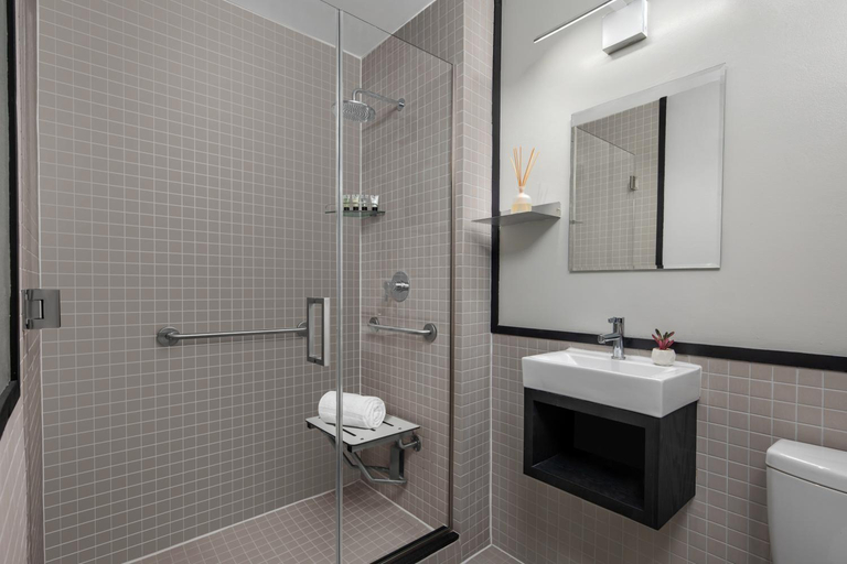 Bathroom 4, The Baltic Hotel, New York