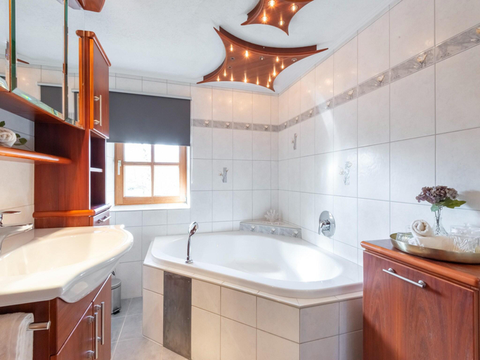 Bathroom 3, Chalet in Saalfelden near Ski Slopes, Zell am See