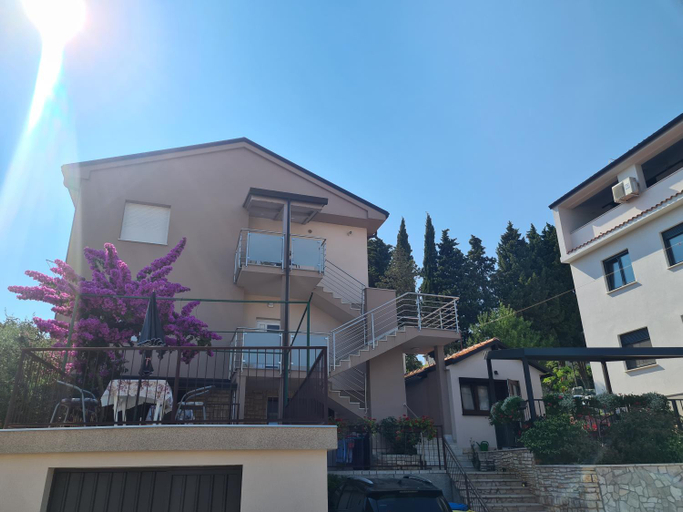 Others 5, Apartman Pula, Pula