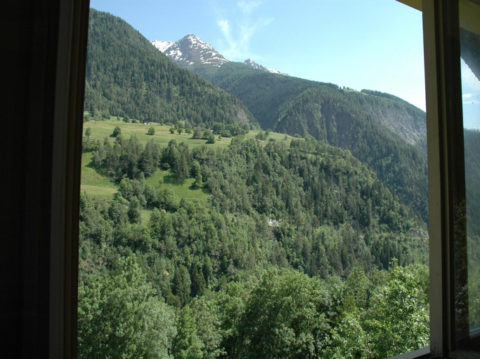 Others 4, Charming Chalet Near Trails, Raron