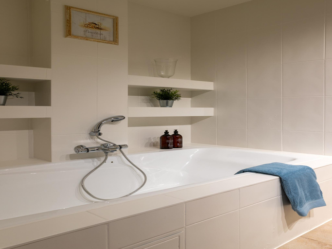 Bathroom 5, Heated Pool  Beach Access, West-Vlaanderen