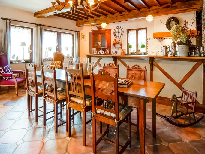 Food & Drinks 4, Holiday Home in Lierneux with Garden, Liège