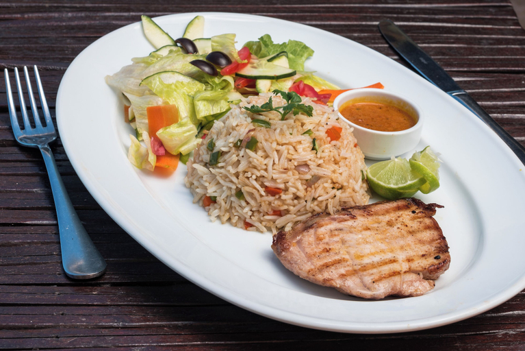 Food & Drinks 4, Crown View Hotel, Kaskazini 'A'
