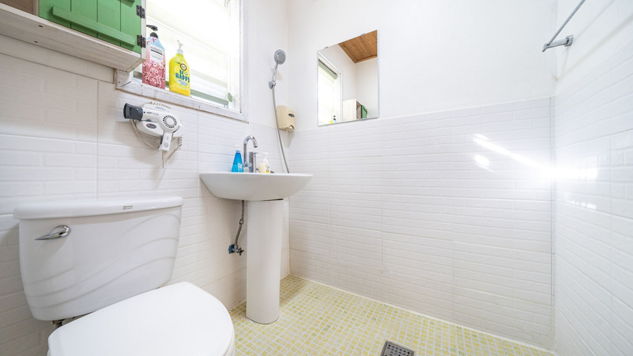 Bathroom 2, Yeongheungdo Porto Pension, Ongjin