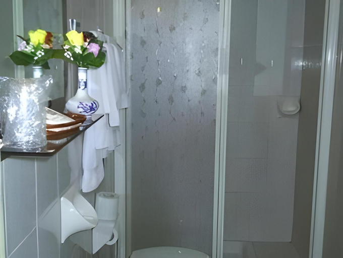 Bathroom 4, Adler, Milano