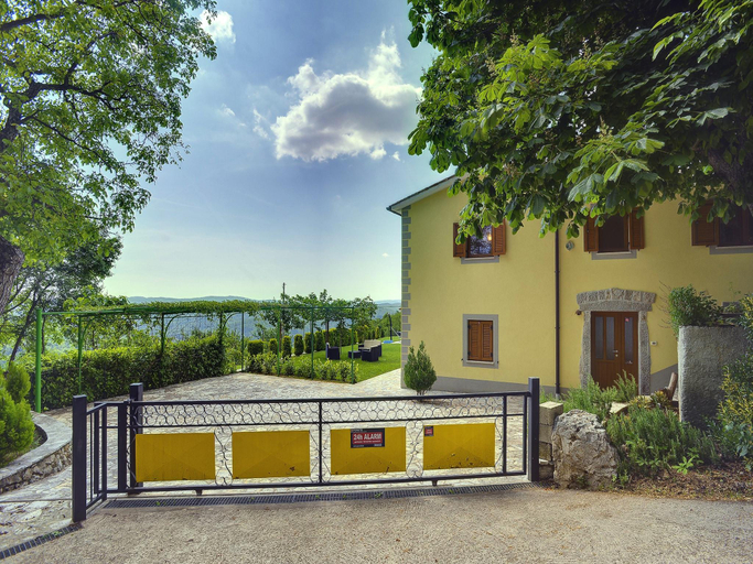 Exterior & Views, Villa in Lupoglav with Pool near the Sea, Lupoglav