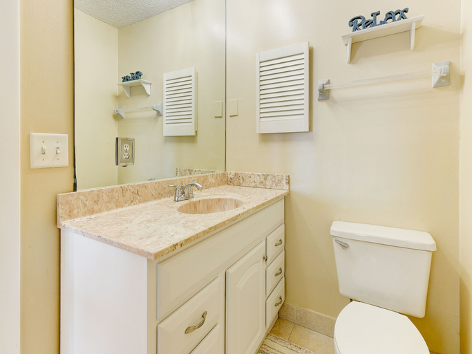 Bathroom 4, Surfside Six E, Saint Johns