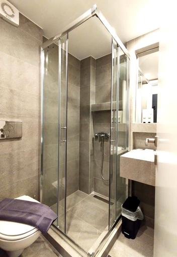 Bathroom 2, Marelia Urban, Central Macedonia