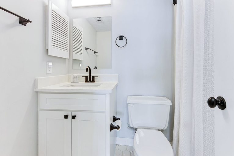 Bathroom 4, Island House by Distinctive Beach Rentals, Saint Johns
