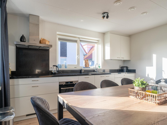 Others 5, Detached villa with view, garden and privacy, Tholen