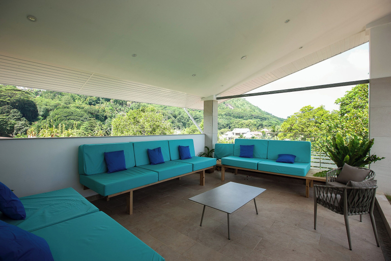 Others 3, Joan Eco Relais