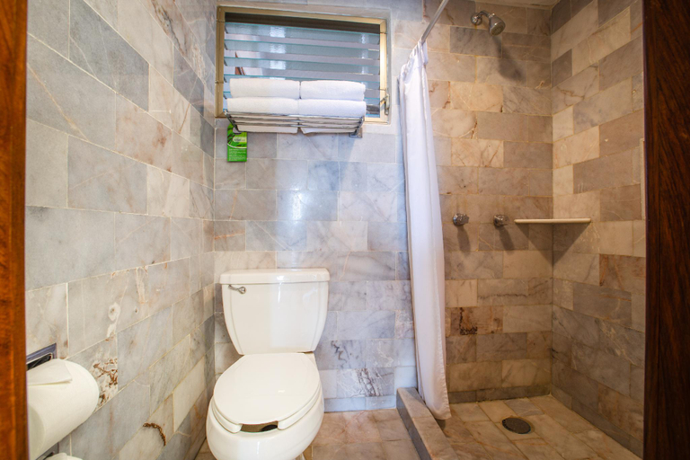 Bathroom 4, Vamar Vallarta Marina & Beach Resort - All Inclusive, Puerto Vallarta