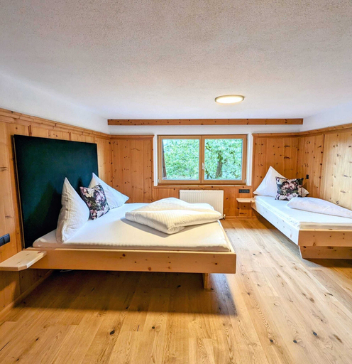 Room 2, Spacious Holiday Home in Distelberg With Sauna, Schwaz