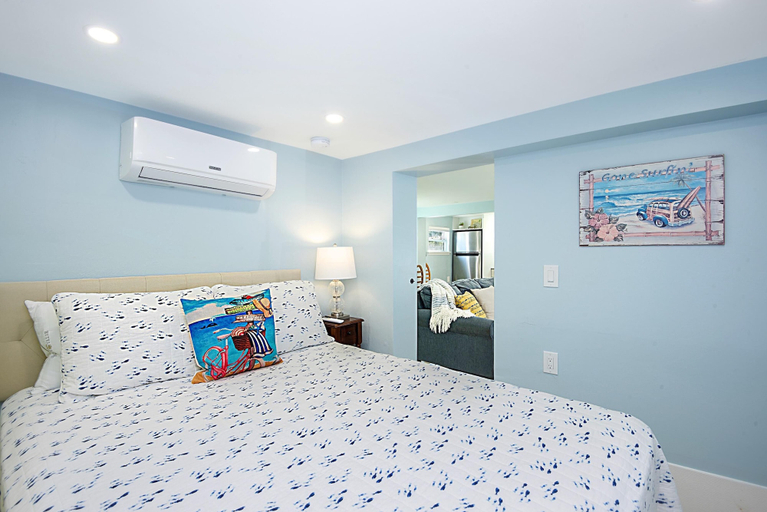 Bedroom 1, Island Paradise 5, Lee