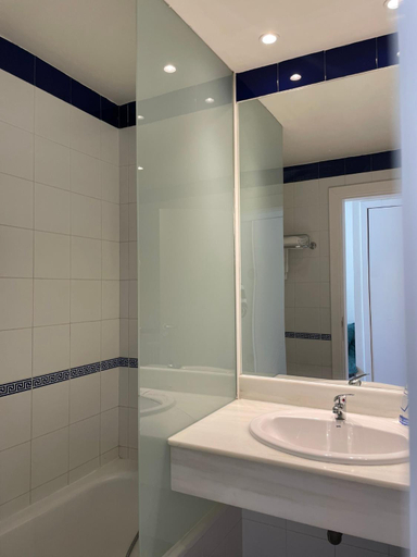 Bathroom, Hotel La Mota by Punta25 Hotels Group, Valladolid