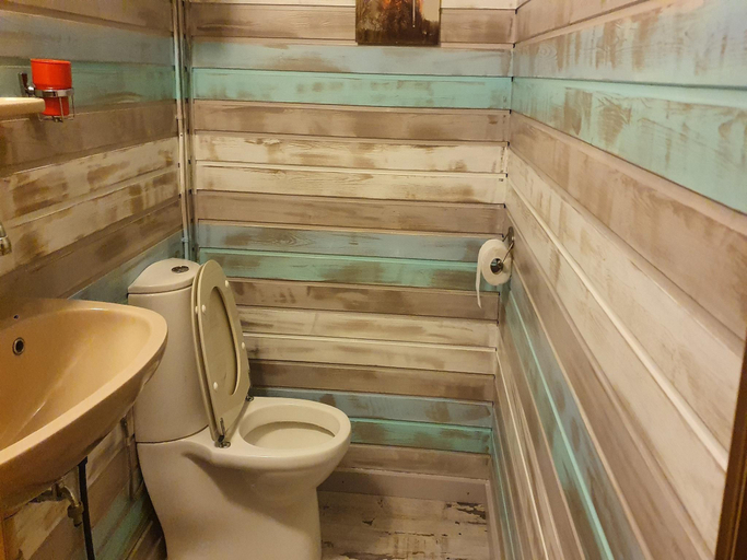 Bathroom 2, Lanklaar Chalet with Garden, Limburg