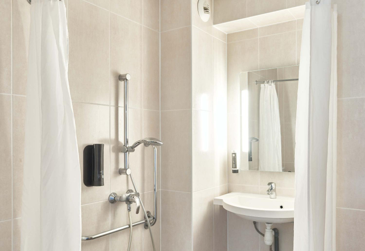 Bathroom 4, B&B HOTEL Montlhery, Essonne