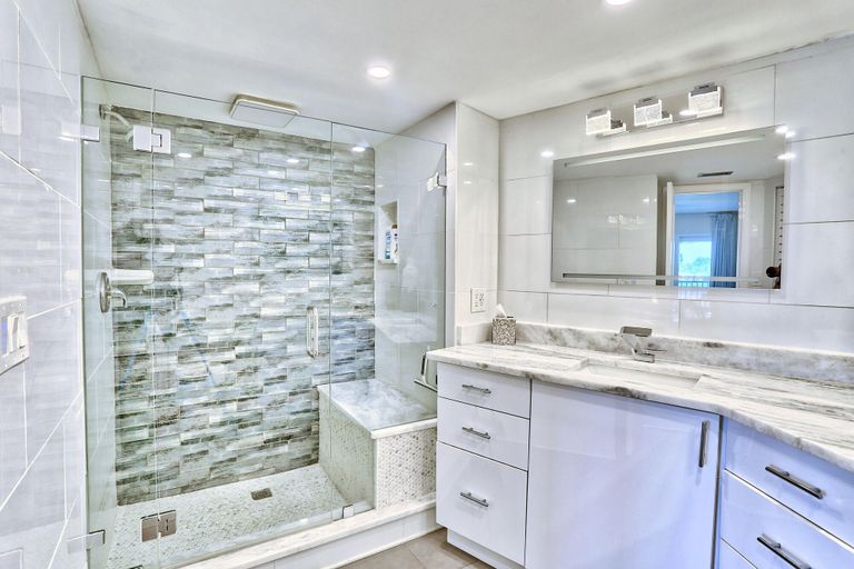 Bathroom 4, Land's End 1-206 Bay Front-premier, Pinellas