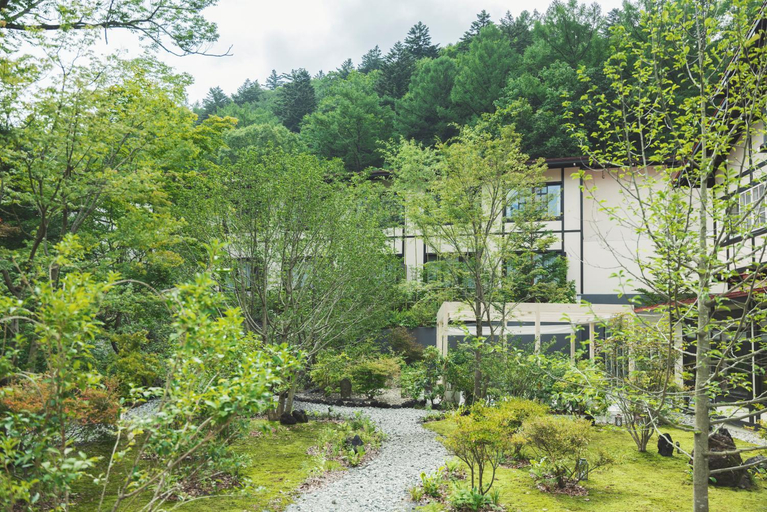 Exterior & Views