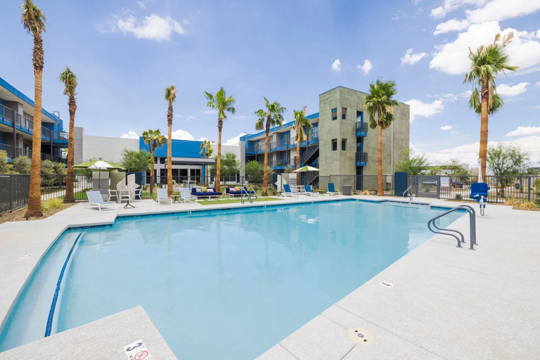Sport & Beauty 1, Landing Apartments Glendale, Maricopa