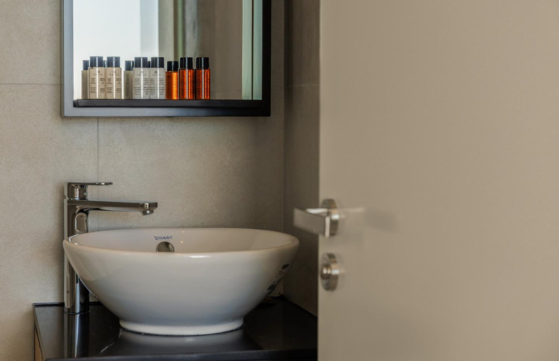 Bathroom 5, Regency Boutique Hotel