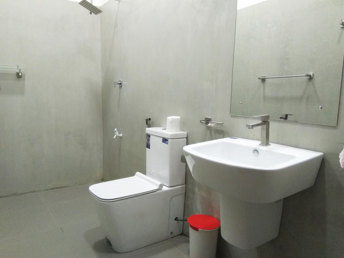 Bathroom 4, Savendro, Hikkaduwa