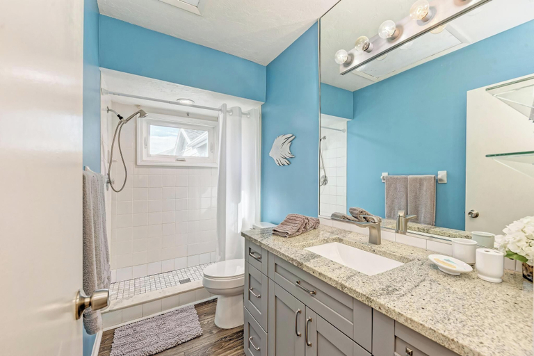 Bathroom 4, Longboat Key Cedars Beach House-pet Friendly-2 Minute To The Beach, Manatee