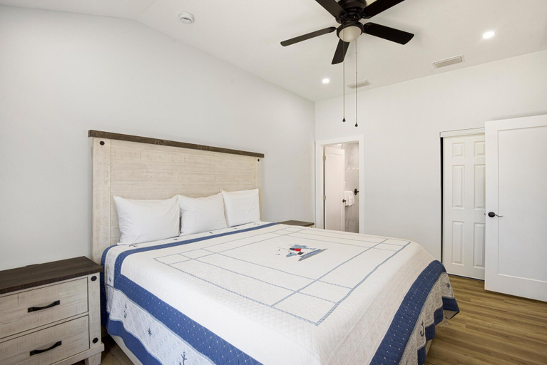 Bedroom 3, Anchors Away, Lee