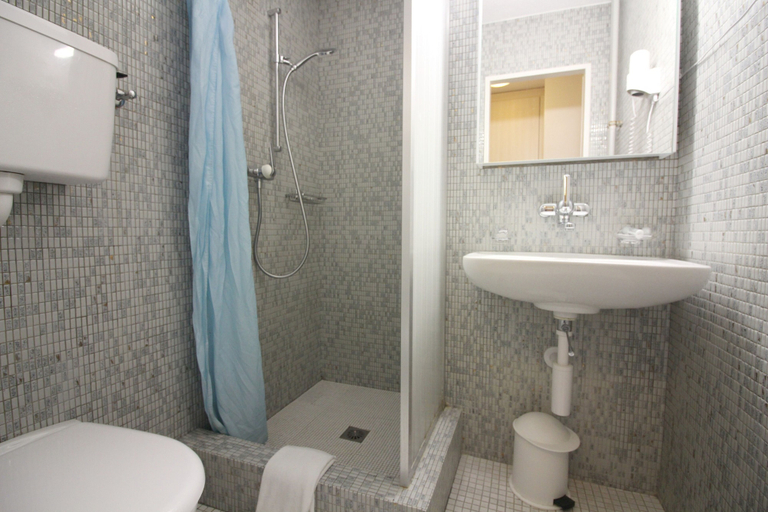 Bathroom 3, Apartments Swiss Star Aussersihl, Zürich