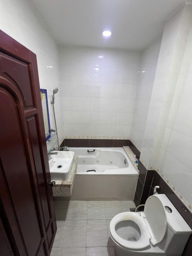 Bathroom 5, Nha Nghi Happy (Nguyen Thao 2), Ho Chi Minh City