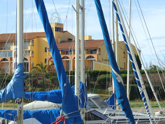 Others 5, Hotel Alhambra, Hérault