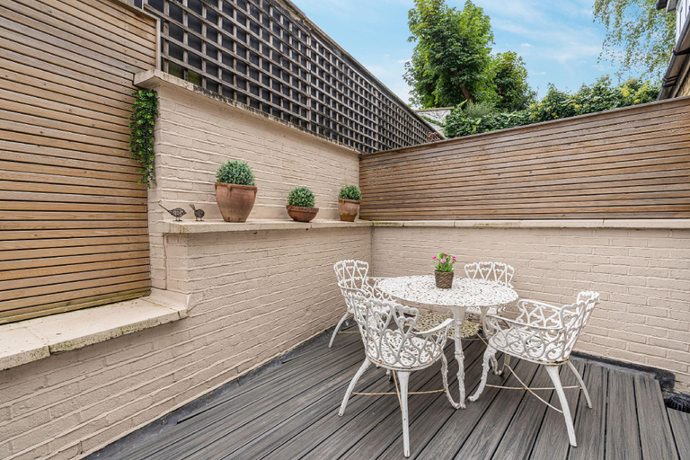 Others 3, Lovely 2bed house in Wandsworth w/ backyard patio, London