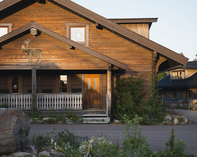 Exterior & Views