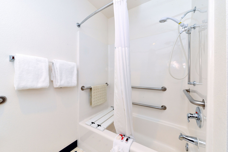 Bathroom 4, Hotel Ruby Ponderay/Sandpoint, Bonner