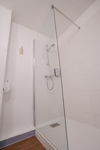 Bathroom 4, Brit Hotel Essentiel CHOLET, Maine-et-Loire