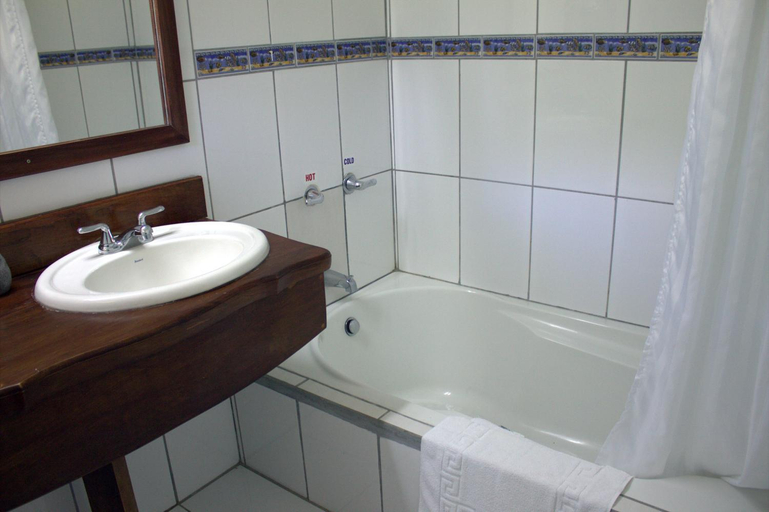 Bathroom 2, Hotel Bosque Verde Lodge, Abangares