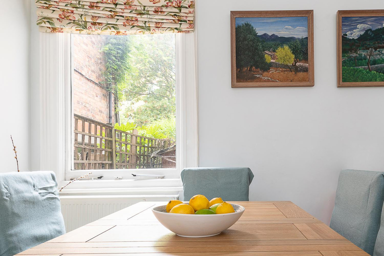 Others 3, Charming 3 bed house with a rooftop terrace, London