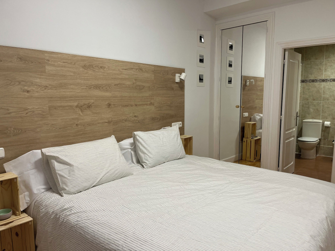 Bedroom 2, Pensión Miramar, Guipúzcoa