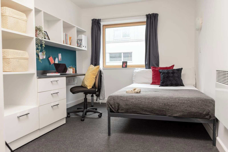 Bedroom, Fitzroy Court near Luton Airport, Luton